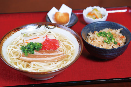 沖縄そば定食の写真